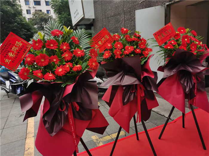 四川中青旅綿陽分社、綿陽市中旅假日旅行社、綿陽自來文化傳播有限公司24H自助售貨服務(wù)盛大開業(yè)