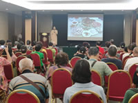 綿陽(yáng)中旅行假日旅行社舉行胡楊林、南疆專列推薦會(huì)