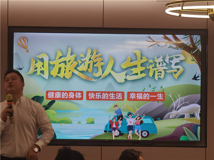 綿陽(yáng)中旅假日旅行社長(zhǎng)江山峽紅葉精彩品鑒會(huì)